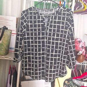 CURE SIZE SMALL BLACK AND WHITE BLOUSE V-NECK